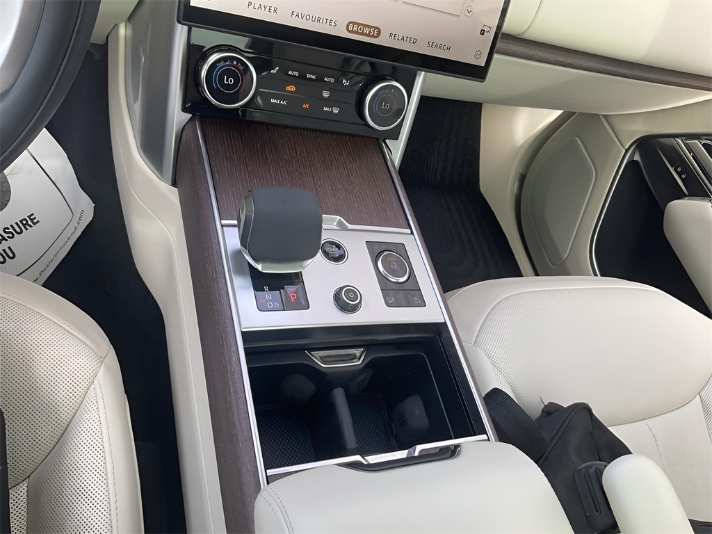 2023 Land Rover Range Rover SE photo 15
