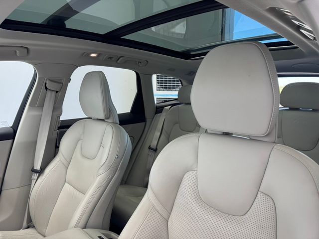 2022 Volvo XC60 Recharge T8 Inscription photo 2