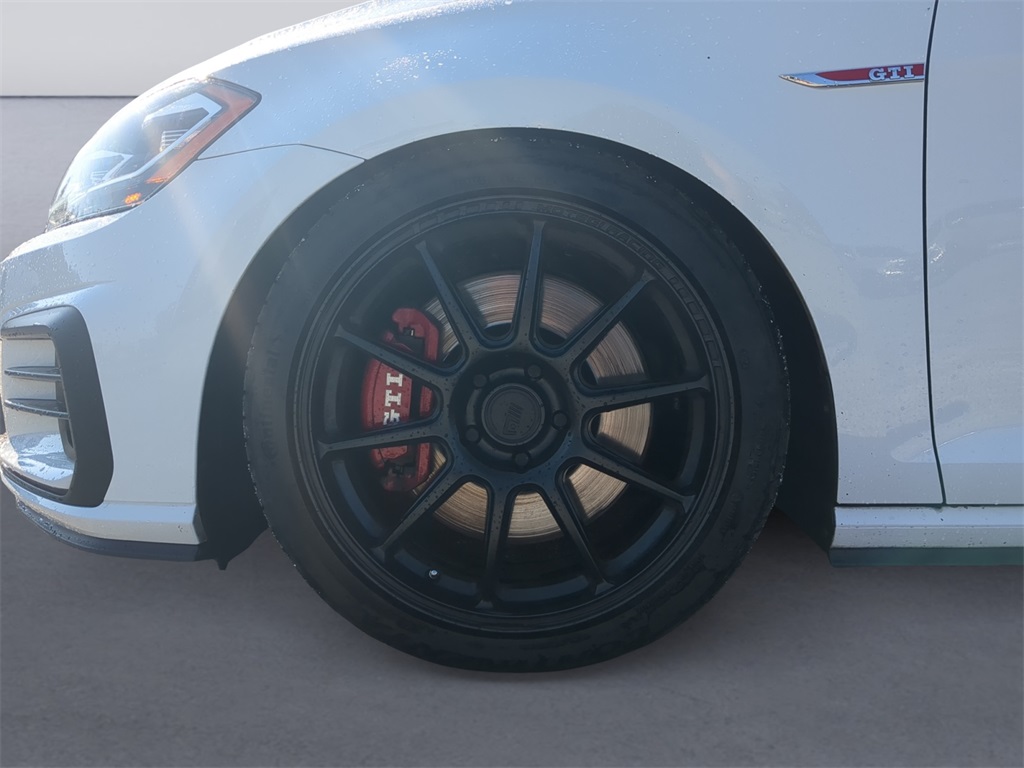 2019 Volkswagen Golf GTI SE photo 9