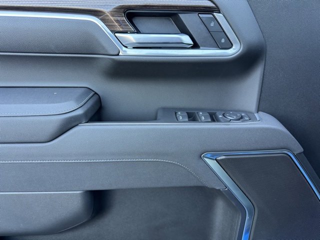2025 Chevrolet Silverado 1500 LT photo 9