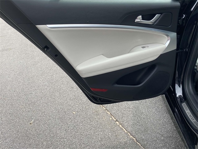 2025 Genesis G70 2.5T photo 11