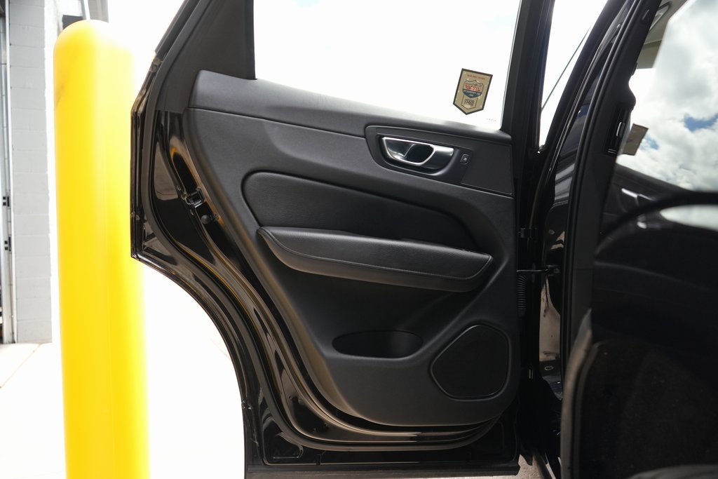 2021 Volvo XC60 Recharge Hybrid T8 Inscription Expression photo 30