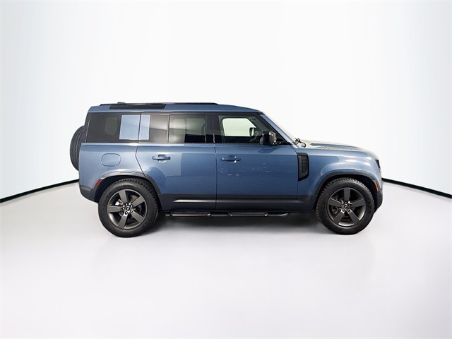 2025 Land Rover Defender 110 S photo 4