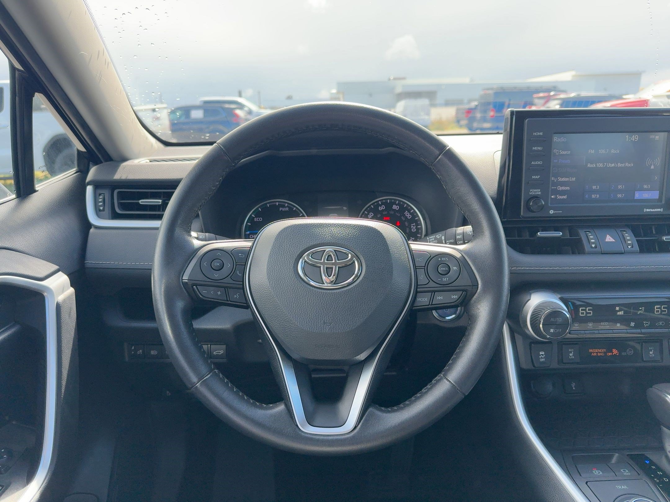 2022 Toyota RAV4 Hybrid XLE Premium photo 13