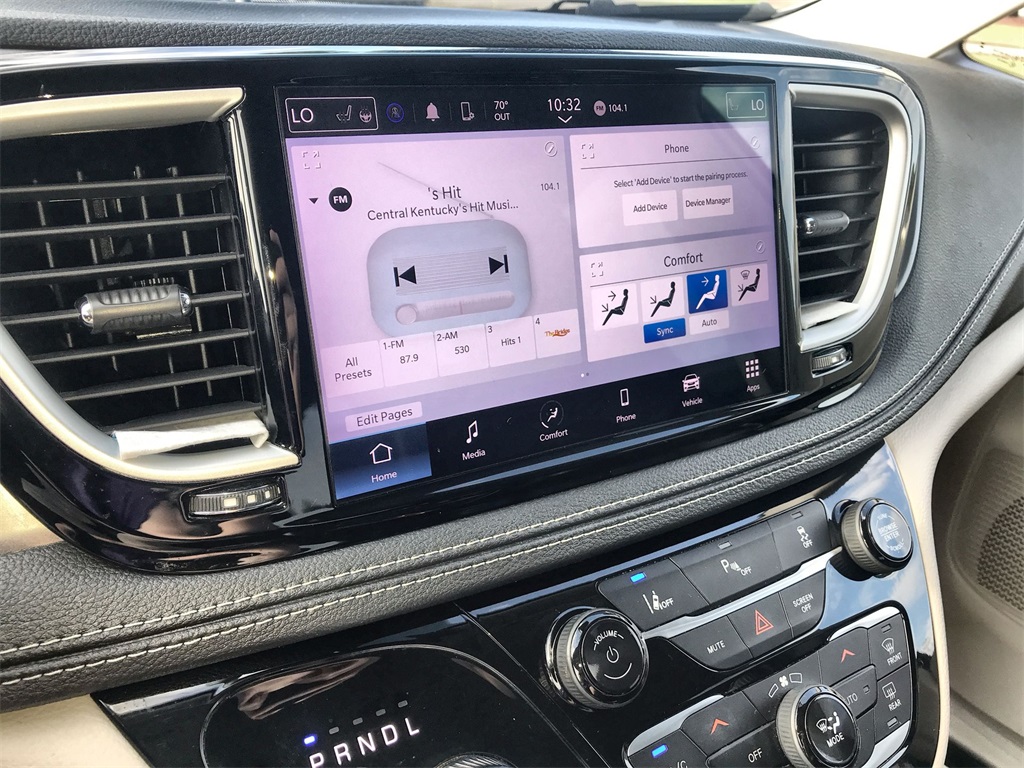 2023 Chrysler Pacifica Hybrid Touring L photo 16
