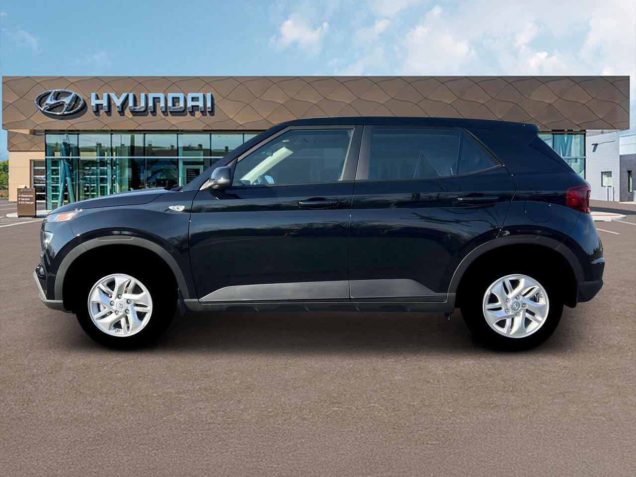 2025 Hyundai Venue SE photo 3