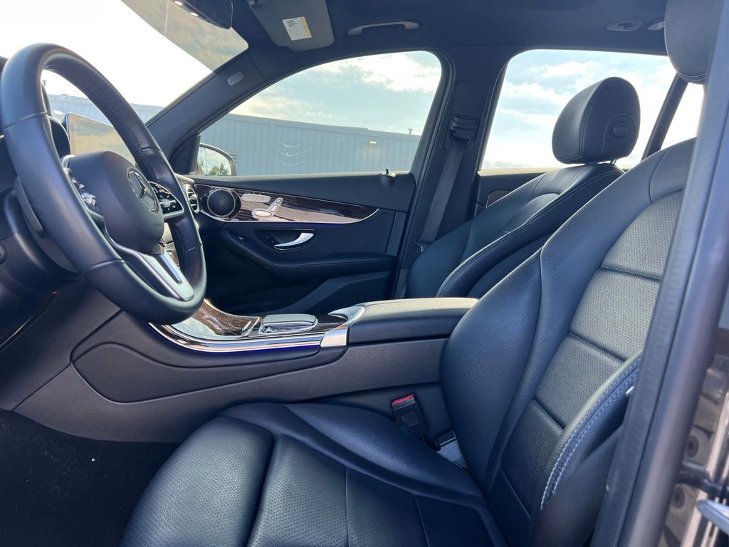 2021 Mercedes Benz GLC 300 photo 11