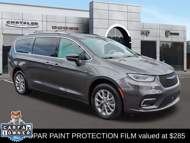 2021 Chrysler Pacifica Touring L's photo