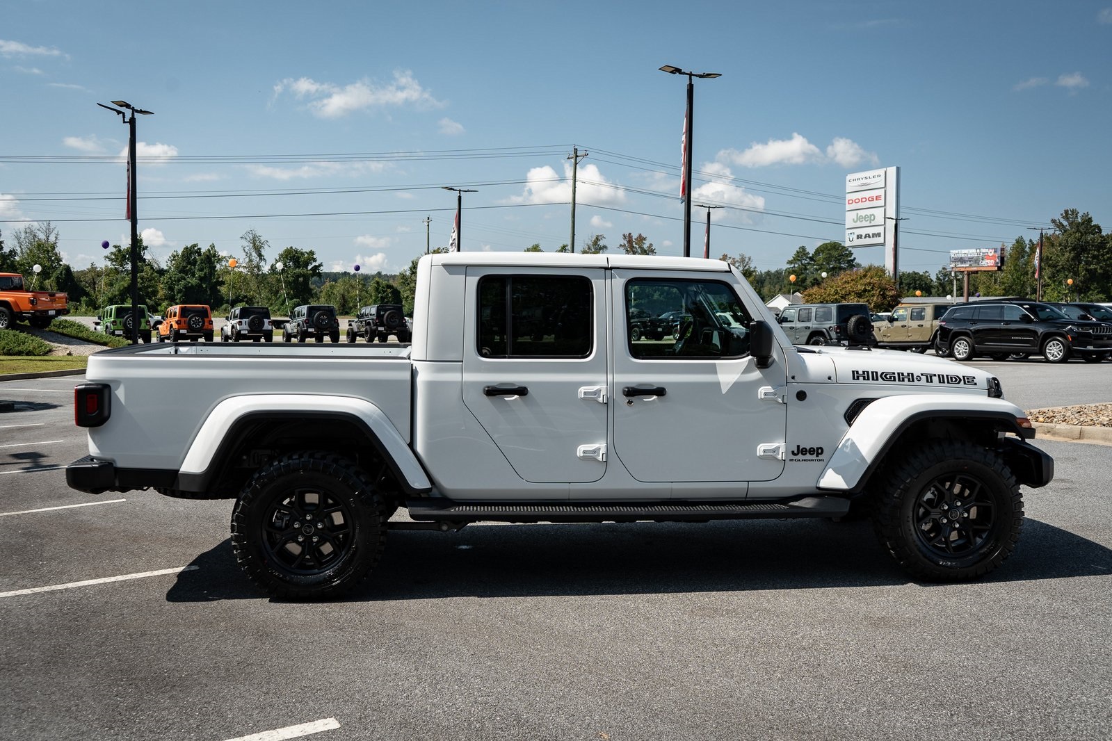 2025 Jeep Gladiator Sport photo 11