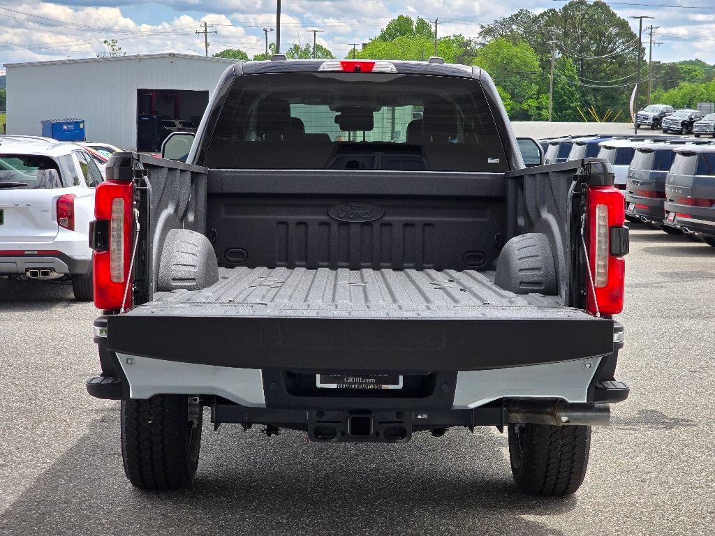 2025 Ford F-250 Lariat photo 3
