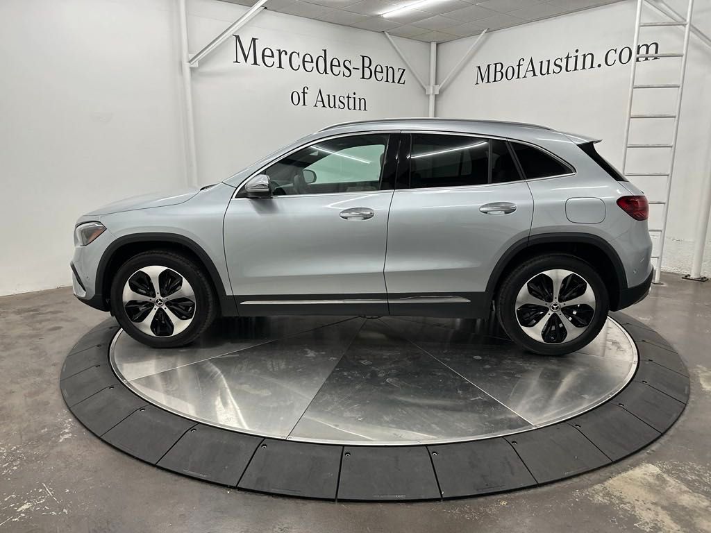 2025 Mercedes Benz GLA 250 photo 3