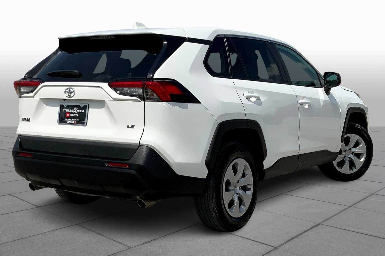 2024 Toyota RAV4 LE photo 10