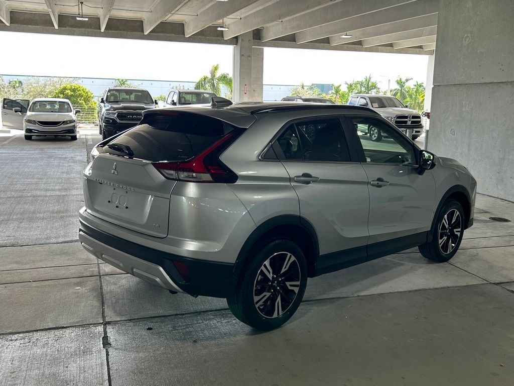 2024 Mitsubishi Eclipse Cross SE photo 3