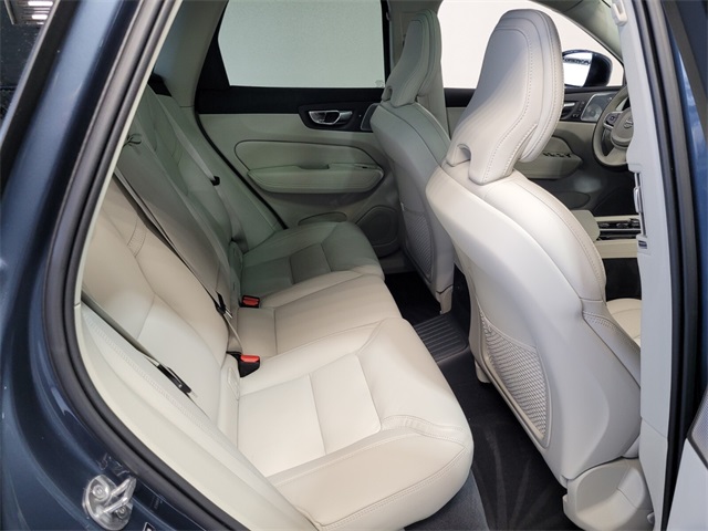 2022 Volvo XC60 Recharge Hybrid T8 Inscription photo 10