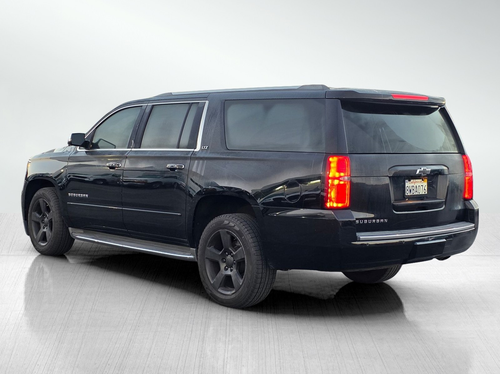 2016 Chevrolet Suburban LTZ photo 3