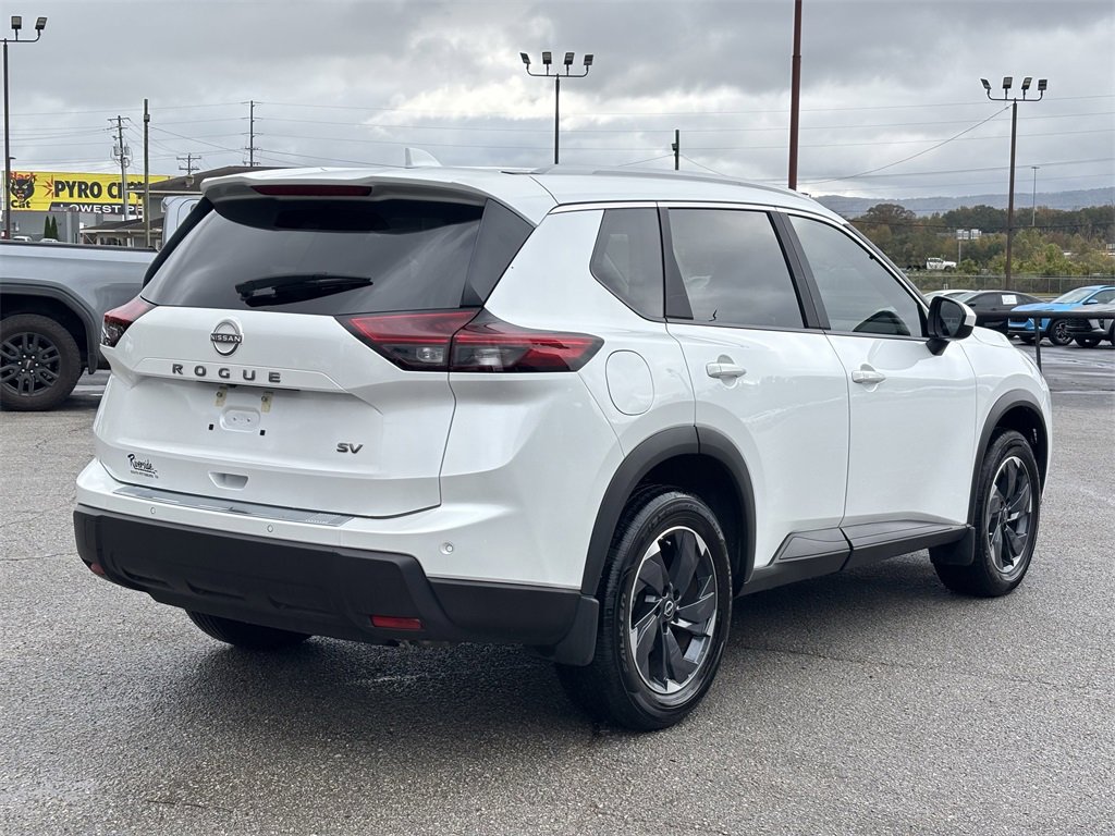 2024 Nissan Rogue SV photo 4