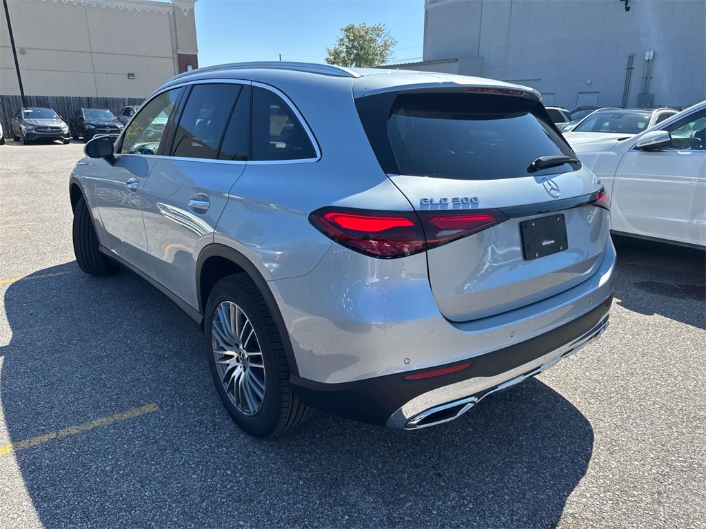 2026 Mercedes Benz GLC 300 4MATIC photo 4