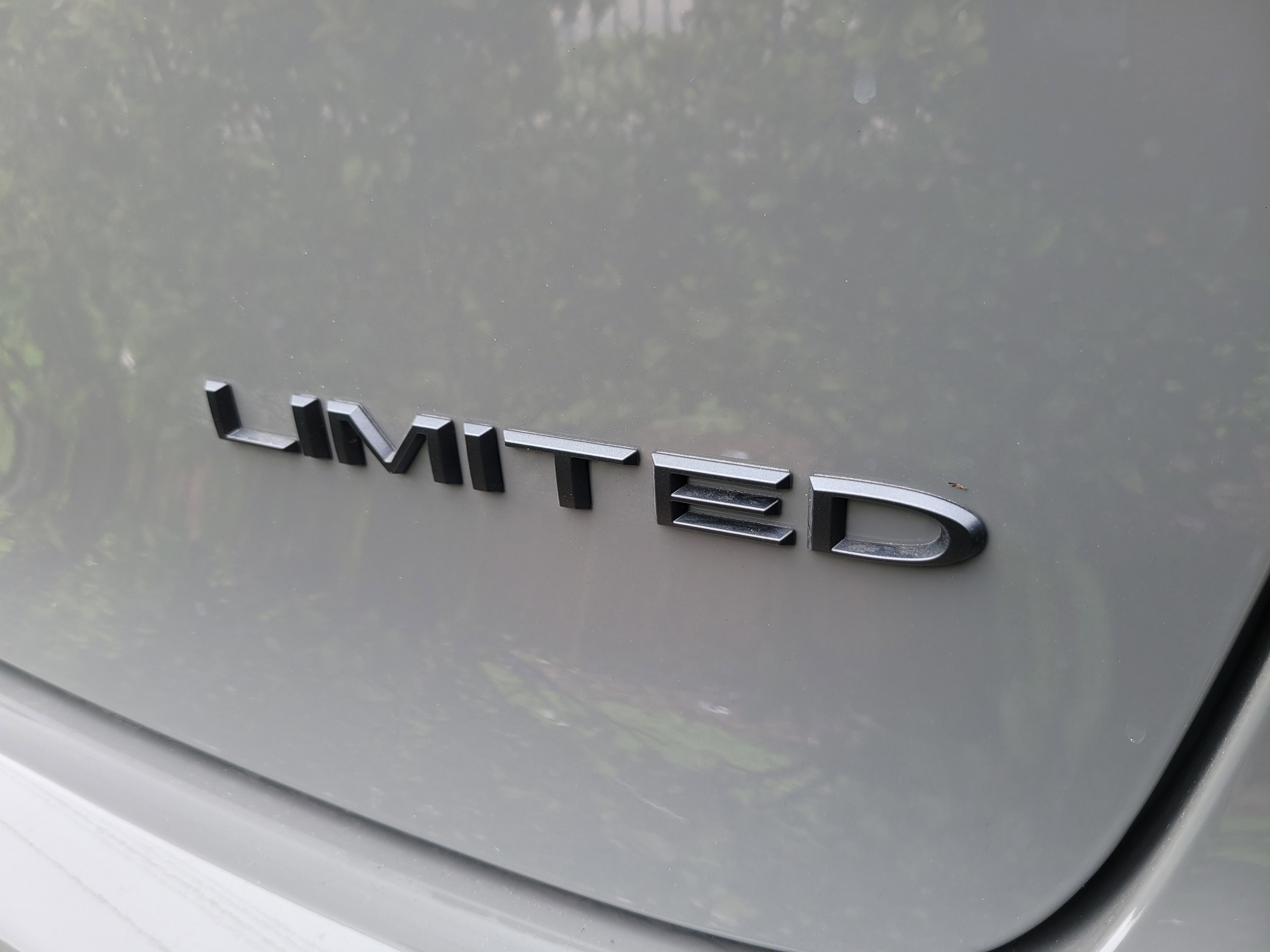 2025 Chrysler Pacifica Limited photo 2