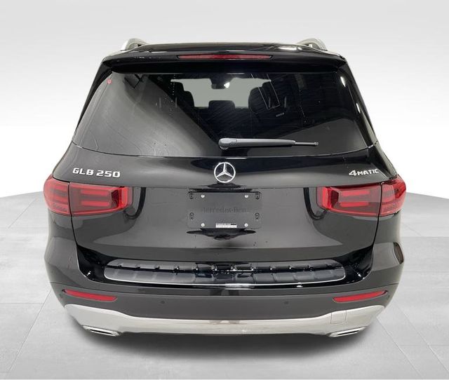 2025 Mercedes Benz GLB 250 4MATIC photo 5