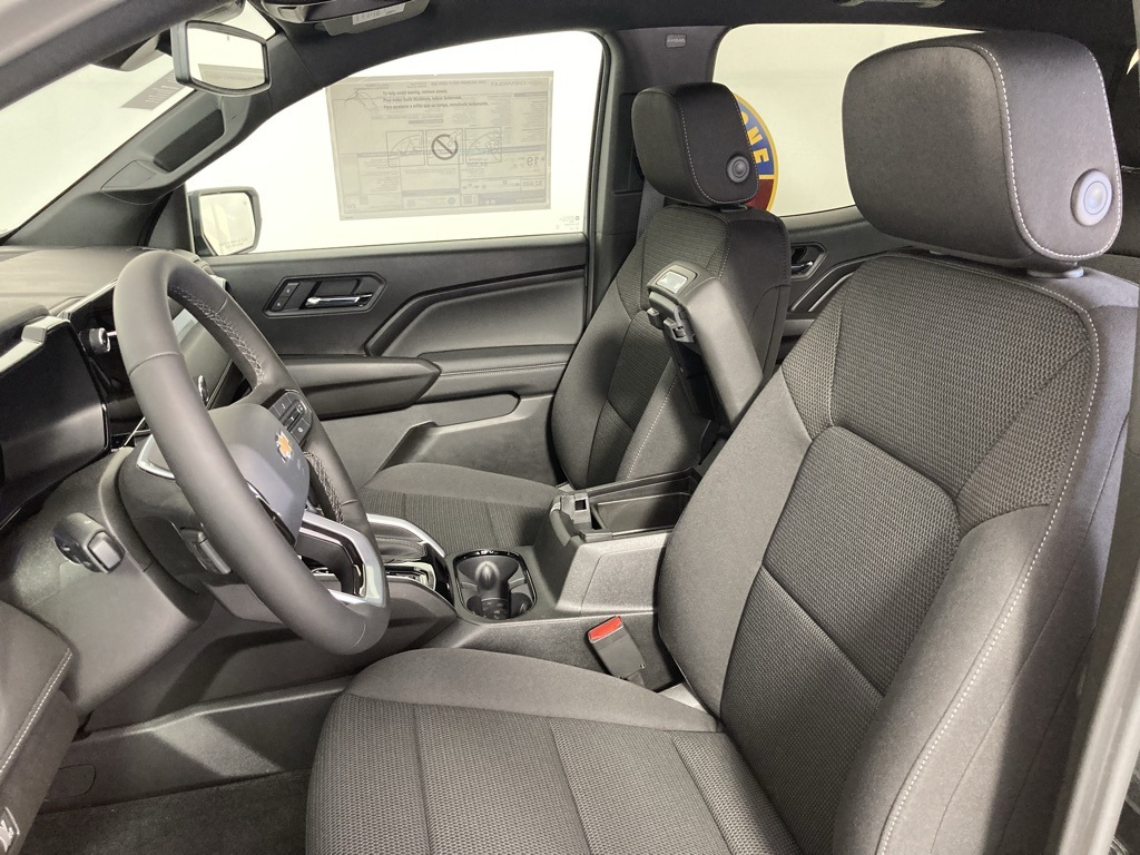 2026 Chevrolet Colorado LT photo 3