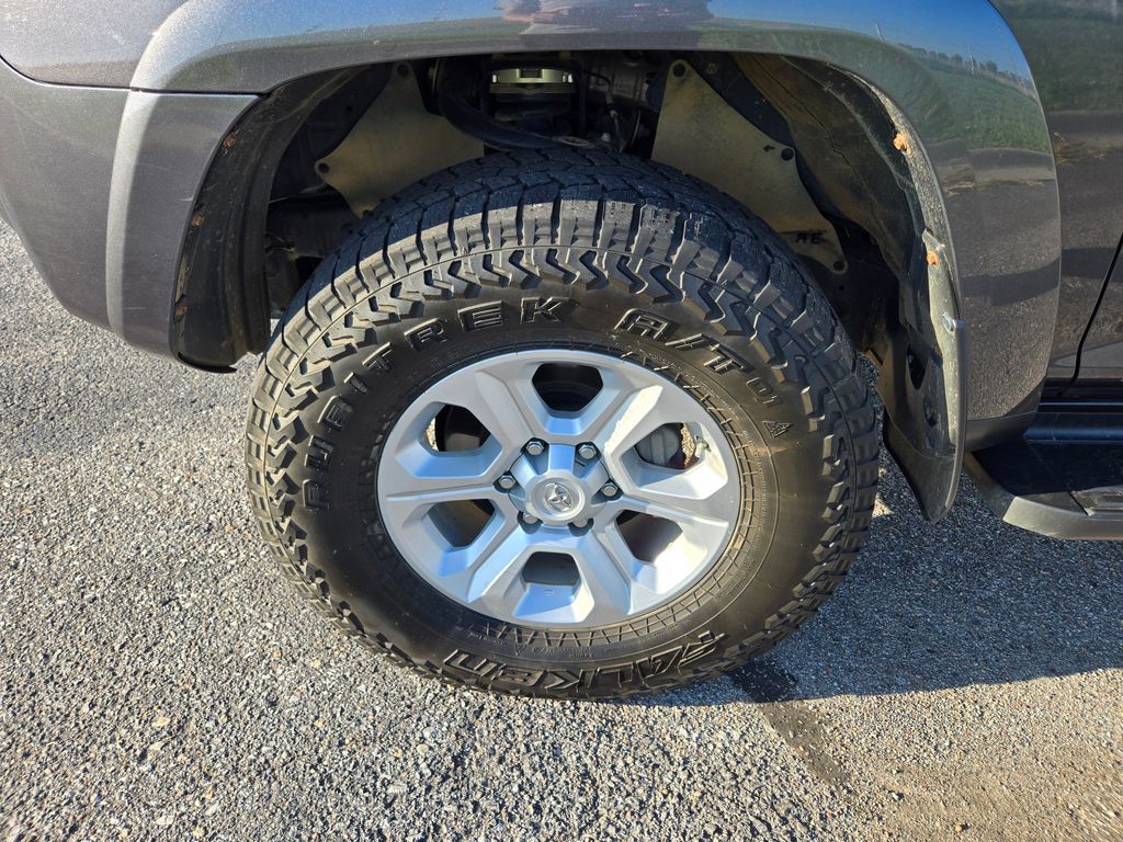 2021 Toyota 4Runner SR5 photo 26