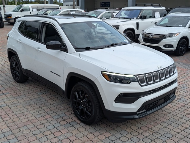 2022 Jeep Compass Latitude Lux photo 2