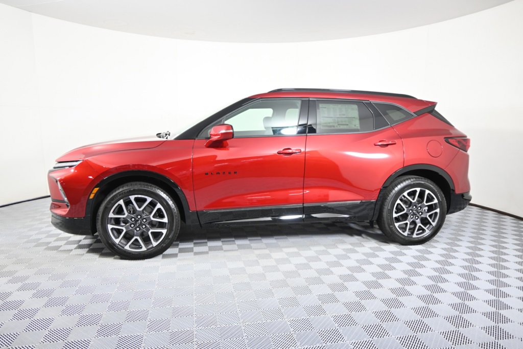 2025 Chevrolet Blazer RS photo 2