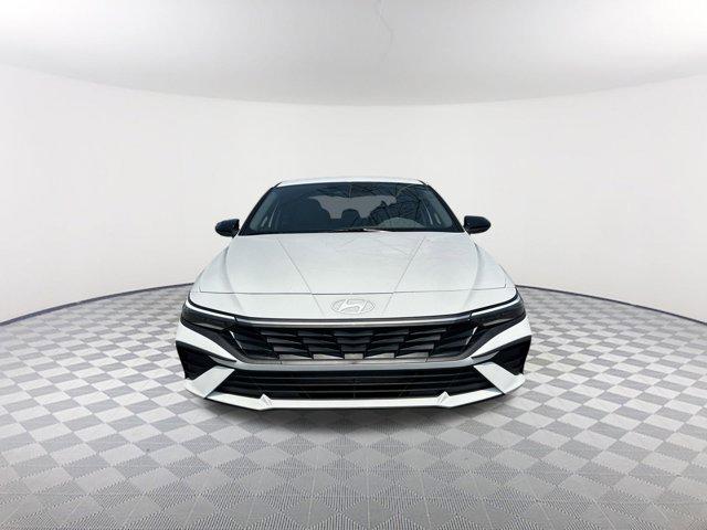 2025 Hyundai Elantra SEL Sport photo 2