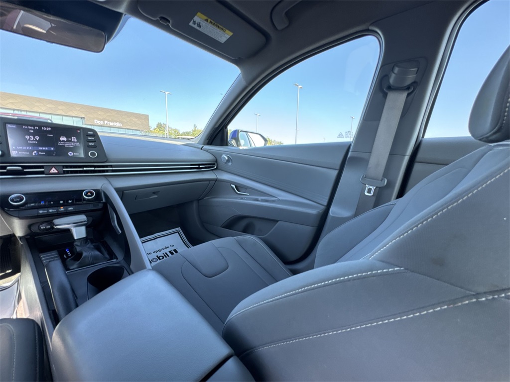 2022 Hyundai Elantra SEL photo 11