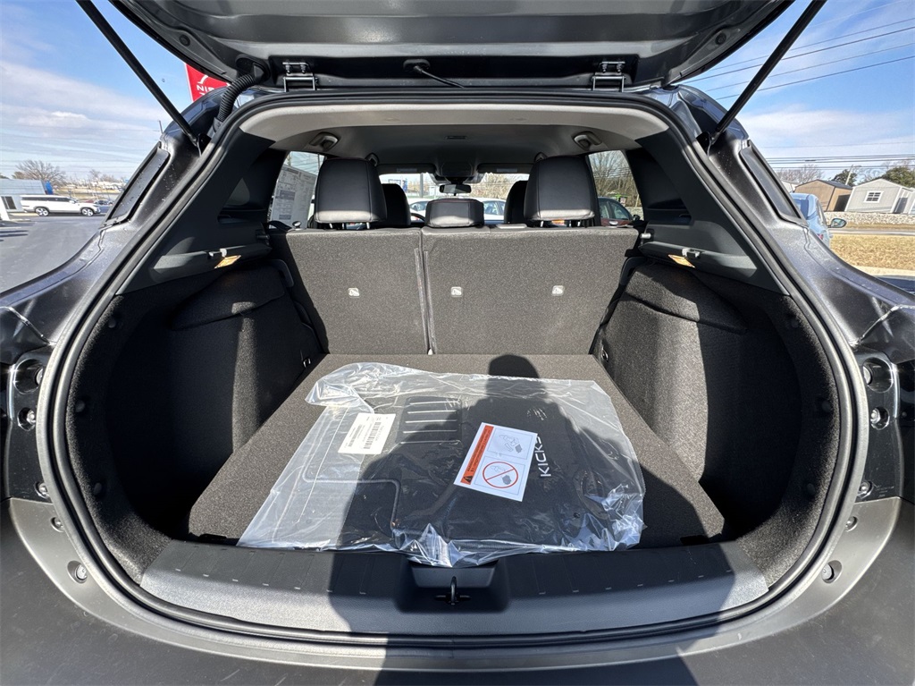 2025 Nissan Kicks SR photo 23