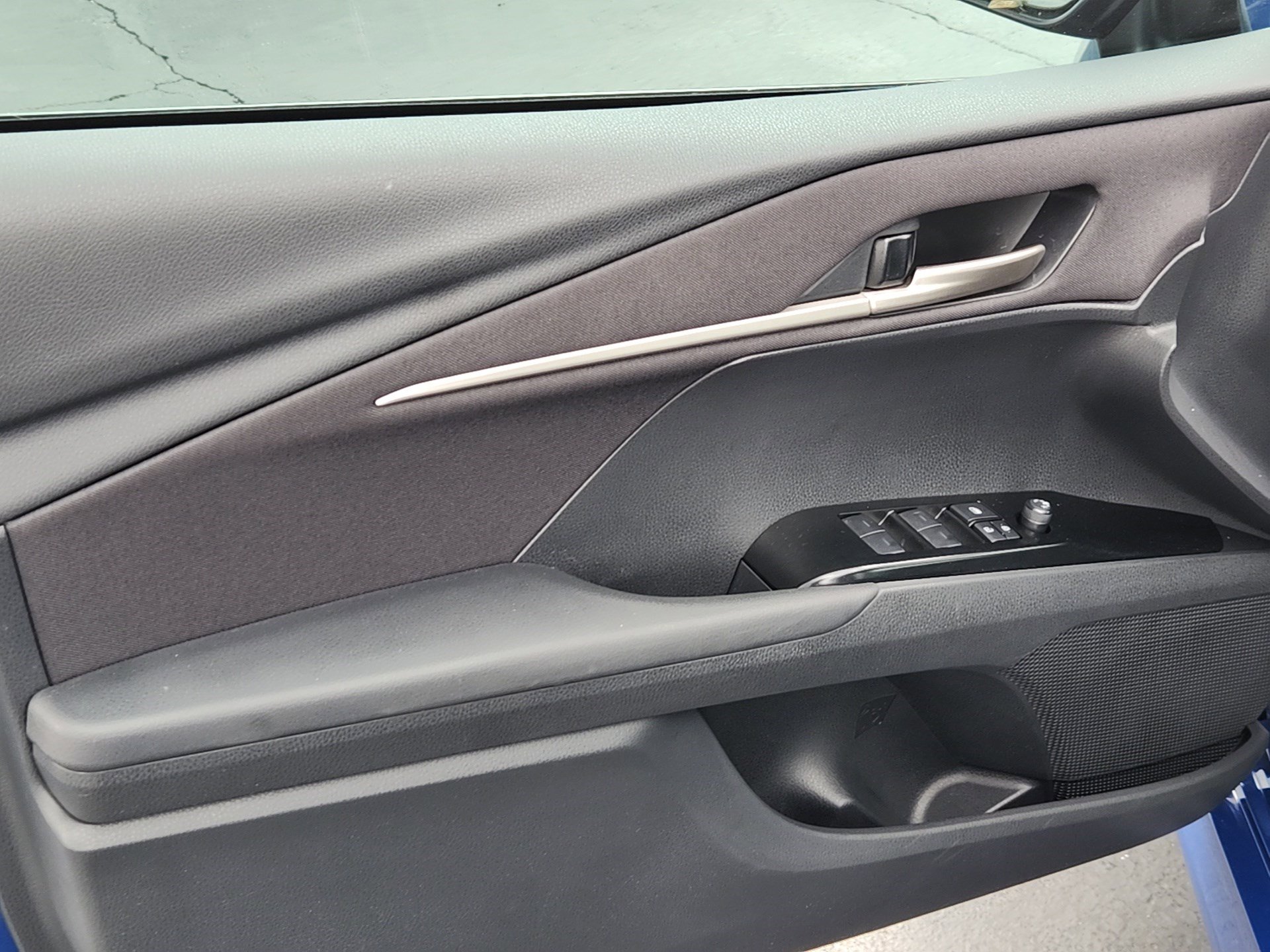 2025 Toyota Camry LE photo 10