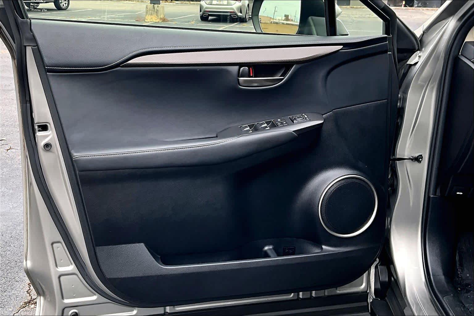 2020 Lexus NX Hybrid 300h - Photo 22