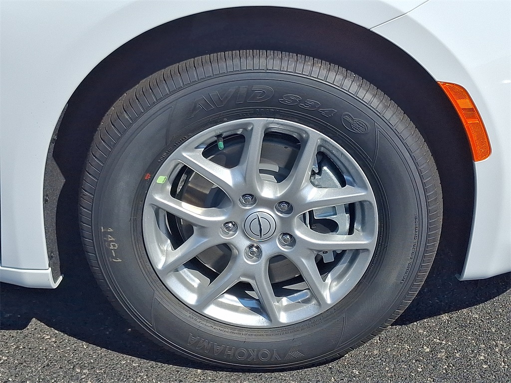 2025 Chrysler Voyager LX photo 7