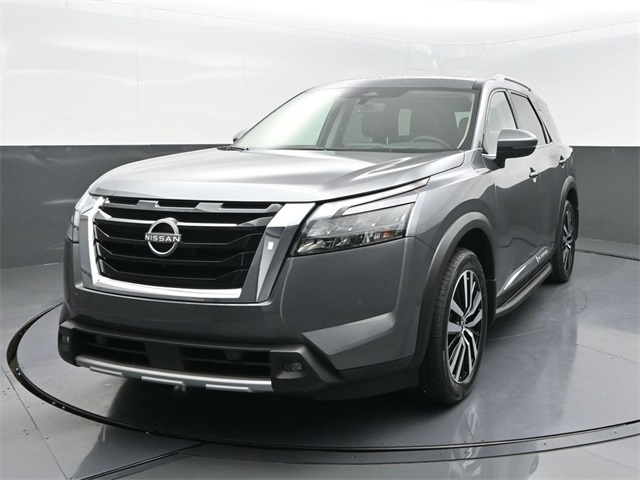 2025 Nissan Pathfinder Platinum's photo