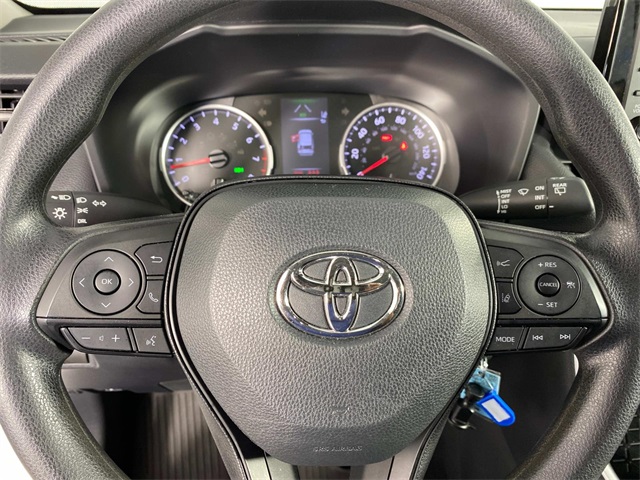 2022 Toyota RAV4 LE photo 10