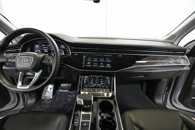 2022 Audi Q7 55 Premium Plus photo 2