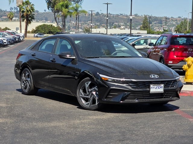 2025 Hyundai Elantra SEL Sport photo 2