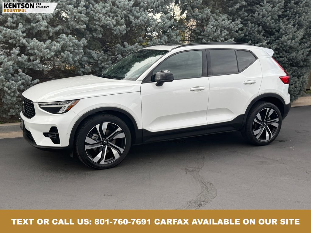 2023 Volvo XC40 Ultimate's photo