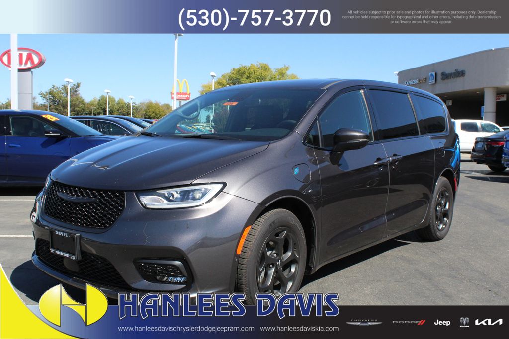 2023 Chrysler Pacifica Hybrid Touring L photo 2