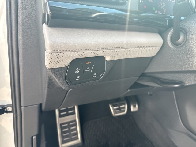2025 Volkswagen Atlas Peak Edition SE photo 25