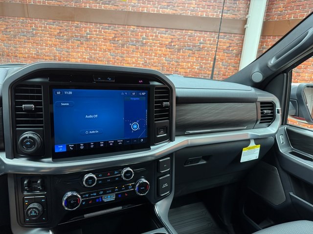2025 Ford F-150 Lariat photo 16