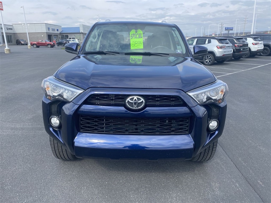2018 Toyota 4Runner SR5 photo 3