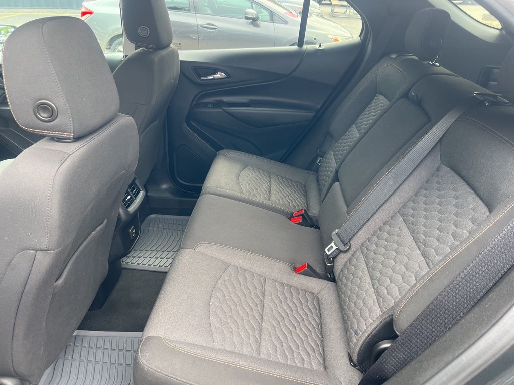 2019 Chevrolet Equinox LT photo 2
