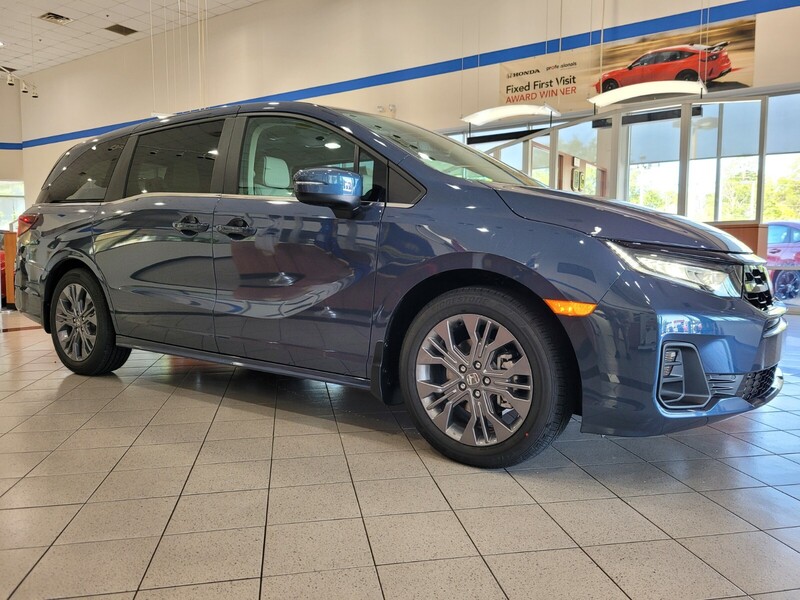 2026 Honda Odyssey Touring photo 3
