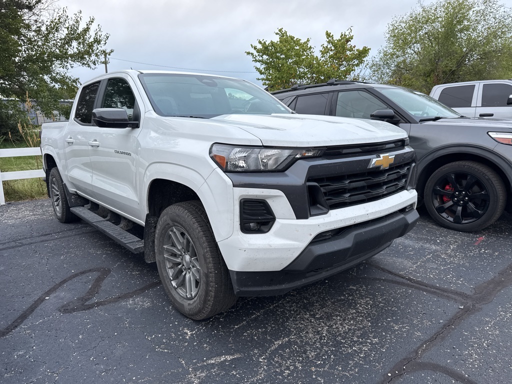 2024 Chevrolet Colorado LT photo 2