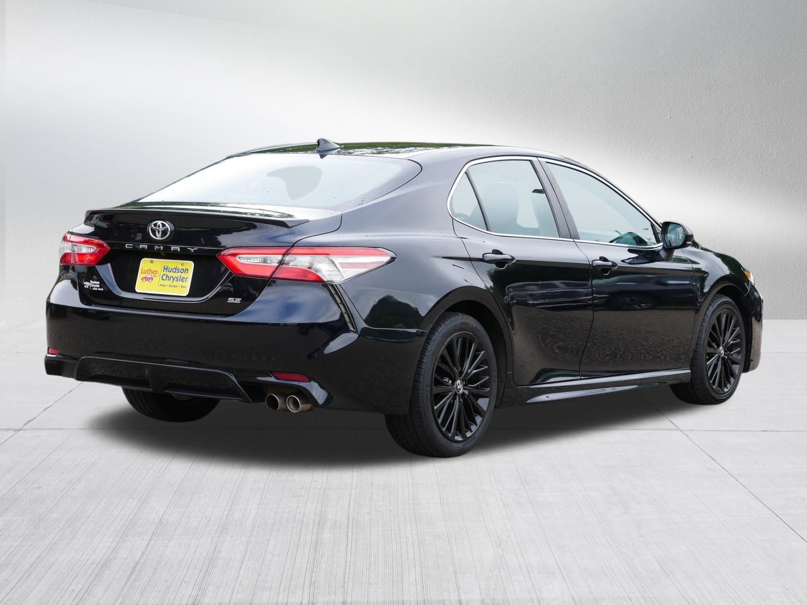 2019 Toyota Camry SE photo 6