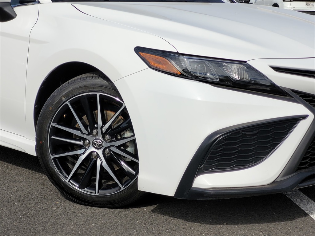 2023 Toyota Camry SE photo 3