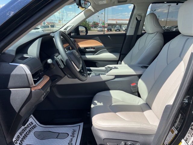 2024 Toyota Grand Highlander Platinum photo 9