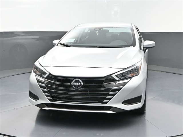 2025 Nissan Versa 1.6 SV photo 2