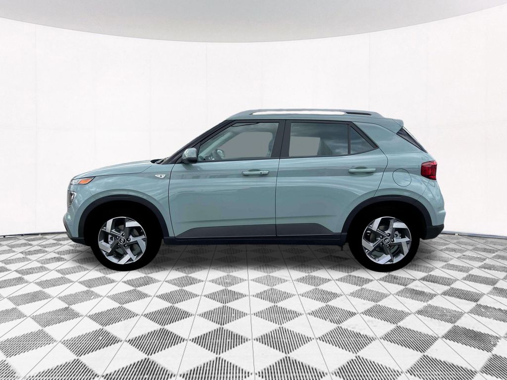 2025 Hyundai Venue SEL photo 3